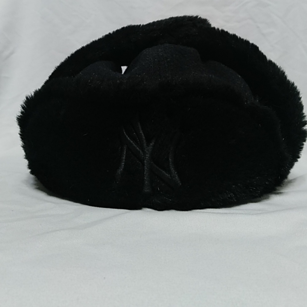 New Era EK NY Yankees Trapper Hat Size Large